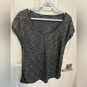 Lululemon TShirt SZ 6